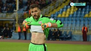 VIDEO Fotbalist dat afară: ar fi omor&acirc;t pisici! De la ce a pornit totul?