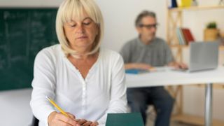 VIDEO Profesorii dau chiar acum titularizarea! Câte locuri pe perioadă nedeterminată sunt disponibile?