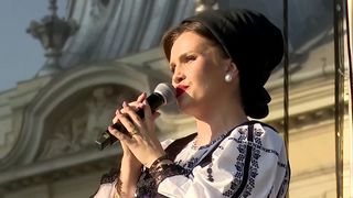 VIDEO Oana Bozga-Pintea, spectacol aniversar! Artista și-a serbat ziua de naștere în fața publicului