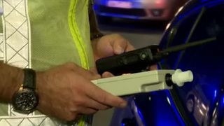 A rămas fără permis după ce a mâncat o ciocolată cu rom! Șoferul a dat în judecată Poliția. Cine a avut câștig de cauză 