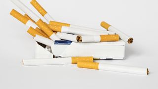 fumatori, folie aluminiu, fumat 