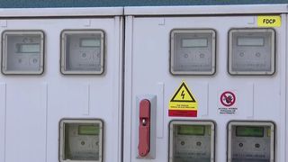 VIDEO Rom&acirc;nia se chinuie să țină becul aprins! Ce spun rom&acirc;nii despre problema curentului electric?