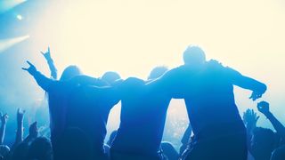 VIDEO Fenomenul „moshpit” îngrijorează părinții! Ce este acest fel de dans și de când se practică?