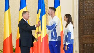 VIDEO Mesajul lui Klaus Iohannis pentru Echipa Olimpică a Rom&acirc;niei, &icirc;nainte de plecarea spre Paris. Unei sportive i s-a făcut rău la ceremonia de la Cotroceni