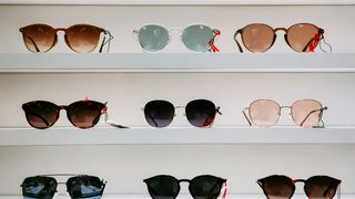 Ce trebuie să ai &icirc;n geanta de plajă: 7 produse esenţiale