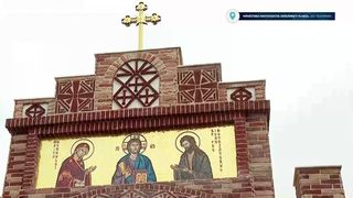 VIDEO Procesiune cu moaște pentru ploaie! Oamenii, printre rugăciuni pentru familie, au implorat să scape de secetă