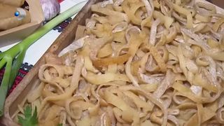 VIDEO Minibarul cu șorici, noua modă la nuntă! Un t&acirc;năr din Baia Mare a transformat faimosul aliment &icirc;ntr-o afacere profitabilă