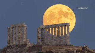 VIDEO Imagini spectaculoase cu luna plină! A fost un peisaj superb în Grecia
