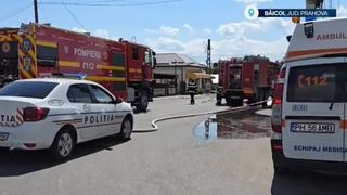 VIDEO Au căutat canalizarea, dar au dat de țeava de gaz! Zeci de oameni au fost evacuați din casele lor