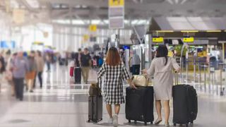 VIDEO Zboruri interne cu escală... în Londra! Situație incredibilă pentru cei care vor să plece cu avionul de la Sibiu la București