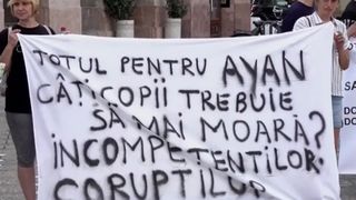 VIDEO Uniți de drama lui Ayan, și-au strigat disperarea! Mai mulți părinți au ieșit &icirc;n stradă: &bdquo;C&acirc;ți copii trebuie să mai moară?!&rdquo;