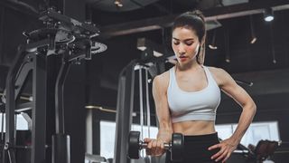 VIDEO Nu trebuie să evitați sportul, chiar dacă e căldură! Cum vă antrenați pe caniculă?