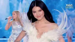 VIDEO O faimoasă casă de modă aduce &icirc;napoi un spectacol după șase ani de absență! Revine celebrul show cu &icirc;ngerași