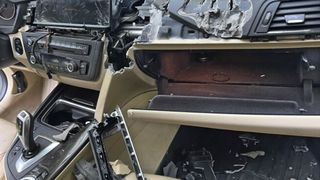 ursoaica, pui ursi, masina distrusa, sua 