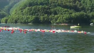 VIDEO Concurs inedit de înot pe lac! Cine a fost câștigătorul competiției?