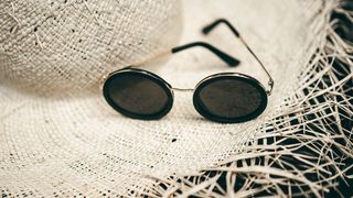 VIDEO Ochelarii de soare, necesari pentru ochi! Cum se alege perechea potrivită?