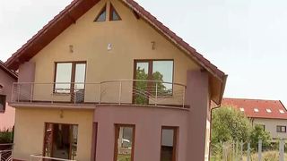 VIDEO Munca din străinătate se vede în România! Sunt plecați de ani de zile, dar tot aduc bani în țara natală