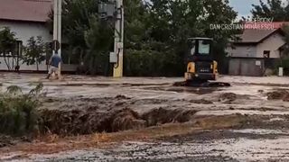 VIDEO Furtună extremă pe litoral! În jumătate de oră a plouat cât pentru două săptămâni 