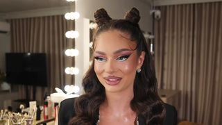 VIDEO Machiaj de festival! Cum se pregătesc tinerele pentru aceste evenimente?