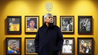 Mircea Lucescu, născut &icirc;n 1945