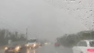 VIDEO Cod roșu de furtuni în sudul țării! Lângă Capitală, vijelia a blocat două trenuri 