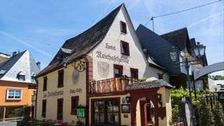 Așa arăta pensiunea înainte de a se prăbuși