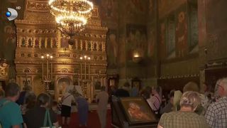 VIDEO Pelerinaj la Icoana Maicii Domnului de la M&acirc;năstirea Adam! Sute de oameni au venit să se roage