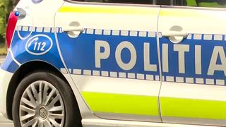 VIDEO Droguri pentru festival, confiscate de polițiști! Autoritățile au găsit stupefiante și în roata unei mașini