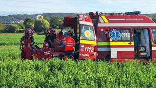 Pilotul de 21 de ani a fost rănit și dus de urgență la spital