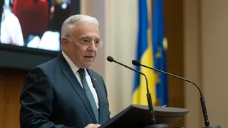 Avertismentul lui Mugur Isărescu despre euro digital. De ce România și Europa nu pot renunța complet la numerar: „Fără sisteme clare de securitate cibernetică, ne termină rușii în trei zile”