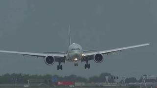 roman mort, avion, acuzatii