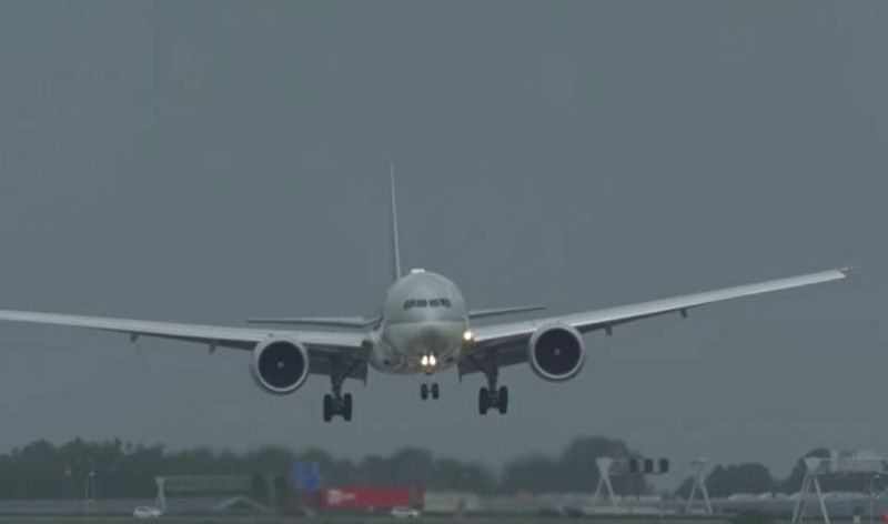 roman mort, avion, acuzatii