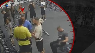 VIDEO &bdquo;Șefii&rdquo; Timișoarei s-au bătut și s-au &icirc;njunghiat &icirc;n sala de sport! Martorii au fost la un pas să devină victime