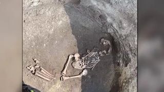 VIDEO Descoperire uluitoare la Iași! Arheologii au găsit morm&acirc;ntul unui copil din perioada bronzului 