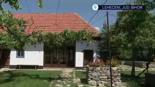 VIDEO Case tradiționale, restaurate pentru turiști! Doi frați din Bihor au decis să salveze satul bunicilor