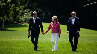 Hunter și Joe Biden, alături de Valerie Biden, sora președintelui SUA