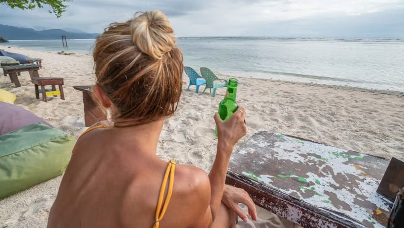 "Stai la soare până te arzi". Trendul de pe TikTok extrem de periculos pentru copii și tineri