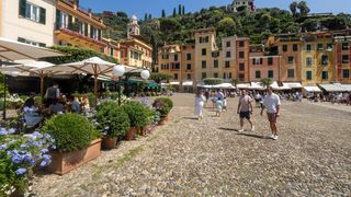 Unul dintre cele mai vizitate orașe din Italia a interzis folosirea aparatelor de aer condiționat. Locul glamuros de pe hartă a înregistrat chiar și 40 de grade Celsius. Ce amenzi riscă cei care încalcă legea