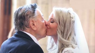 Miliardarul austriac Richard Lugner a murit după ce s-a căsătorit a șasea oară. Văduva Simone este cu 50 de ani mai tânără decât el și a moștenit o avere uriașă