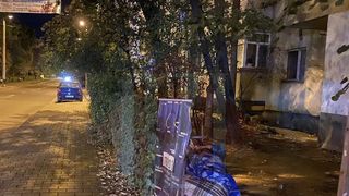 &bdquo;&Icirc;mi e teamă să nu fac vreun infarct&rdquo; Bătr&acirc;nă de 79 de ani doarme noaptea afara din cauza căldurii insuportabile din casă! Mariei &icirc;i este frică să nu se sufoce &icirc;n propria locuință