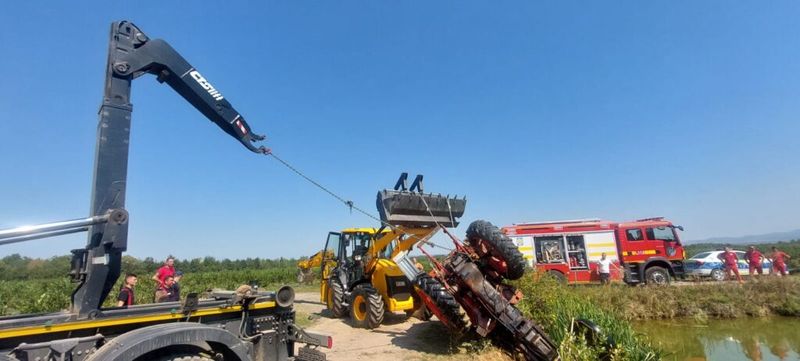 tractor, barbat inecat, muncitor mort 