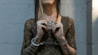 barbat batut, batran, italia, romanca arestata 