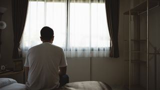 O româncă de 55 de ani, arestată pentru că și-a bătut soțul ani la rând. Bărbatul abuzat este grav bolnav