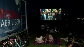 VIDEO Sală de cinema &icirc;n aer liber! Filme gratuite &icirc;n Parcul Titan