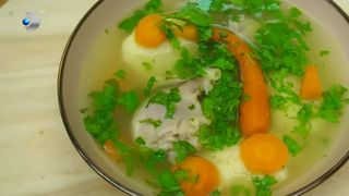 VIDEO Rețetă simplă de supă cu găluște