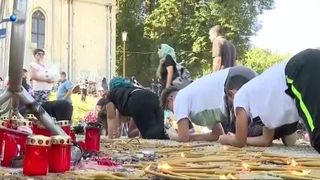 VIDEO Mii de oameni la pelerinajul de la Mănăstirea Nicula! Pelerinii care au &icirc;nnoptat la mănăstire au dormit &icirc;n corturi sau sub cerul liber