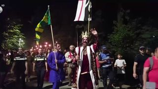 VIDEO Spectacol medieval pe străzile din Suceava! Mii de localnici au admirat parada