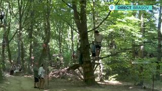 VIDEO Turiștii care au ales Brașovul ca destinație pentru minivacanță, senzații tari într-un un parc de aventură