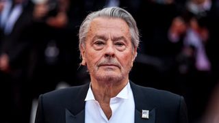 La c&acirc;t este estimată averea lui Alain Delon. Cei trei copiii ai săi se luptă &icirc;n sala de judecată