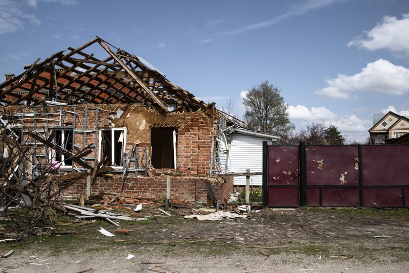 barbat mort, casa daramata, dambovita 